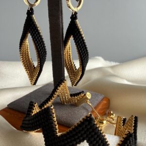 Élégance au Quotidien – Boucles d’oreilles & Bracelet Noir et Or, Finition 18K